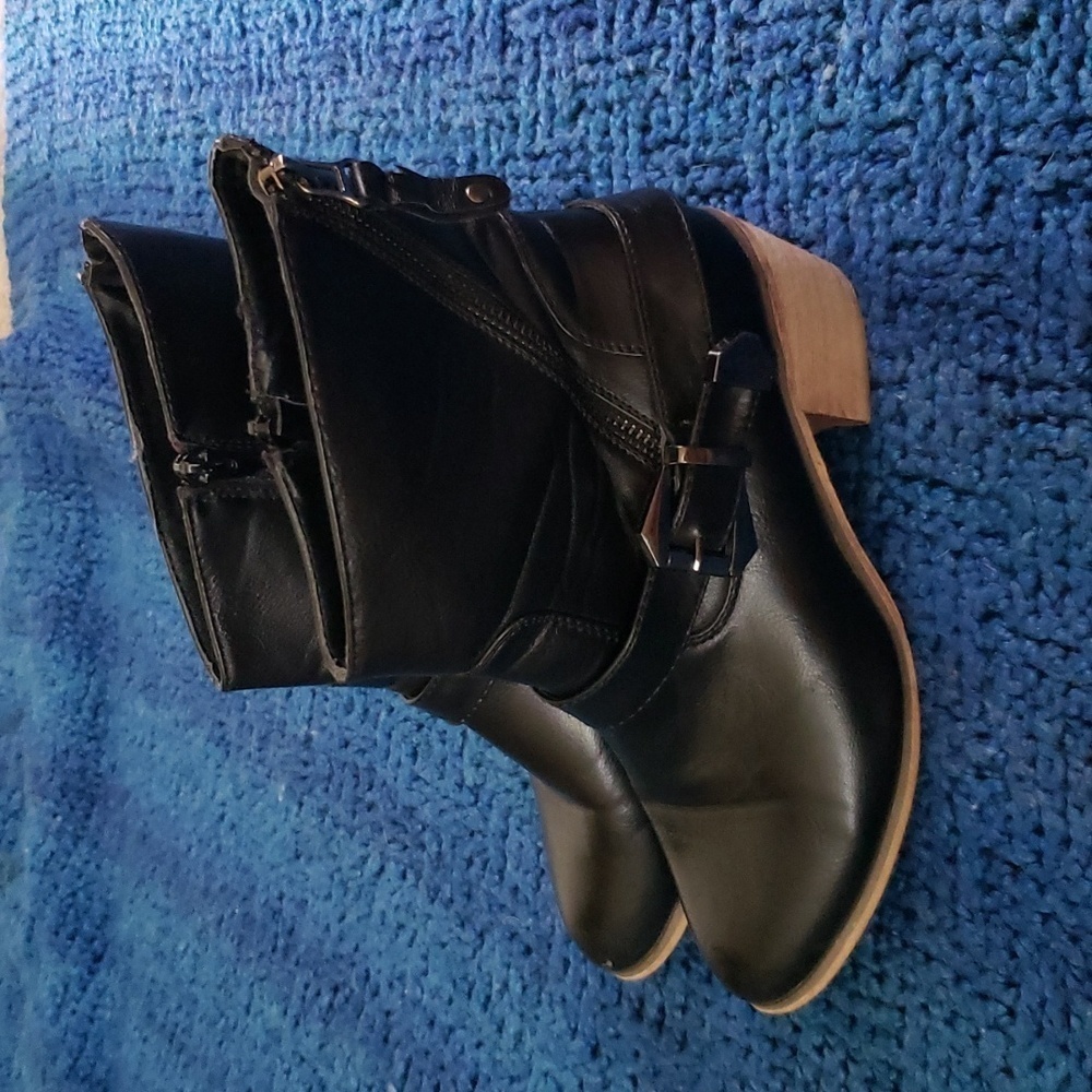 Bucco black cowgirl boots buckle, faux leather, double zipper detail, women's 6